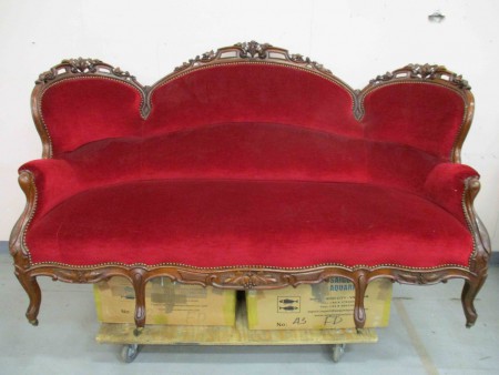 6745 - Sofa neorokoko cervena latka 1880  D - 200 cm  -  PRODANO